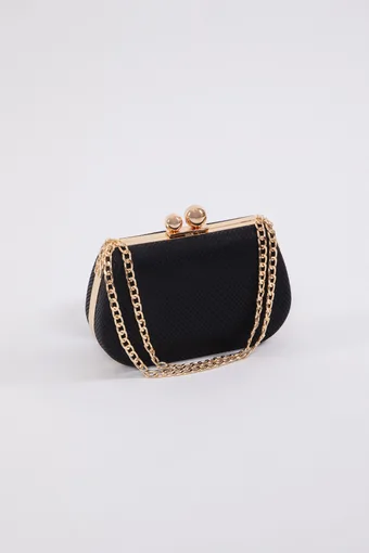borsa nera con chiusura dorata