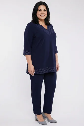 coordinato blu navy con scollatura decorativa