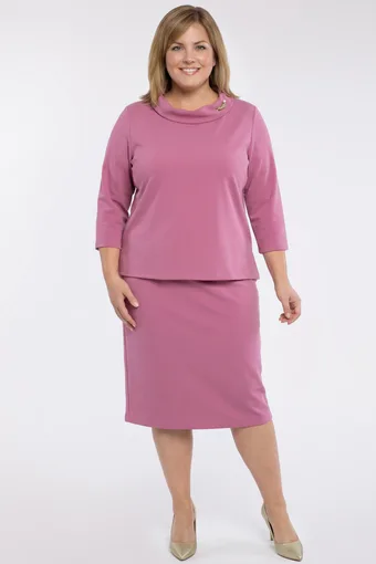 coordinato rosa con spilla