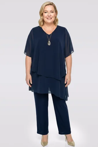 coordinato blu navy con collana