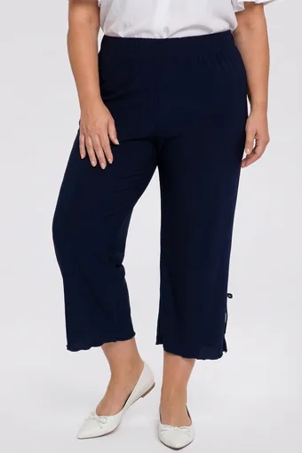 Pantaloni a tre quarti blu navy con volant e fiocco