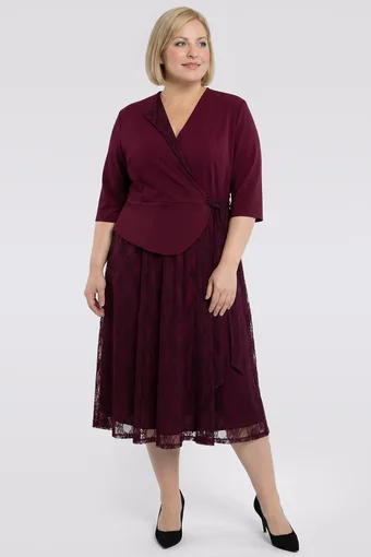 Abito bordeaux con pizzo