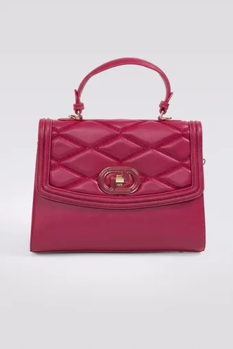borsa rosa con decorazioni in rilievo