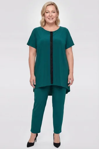 coordinato verde con applicazioni nere