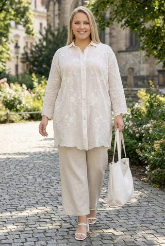copia di camicia viola con spalle in pizzo