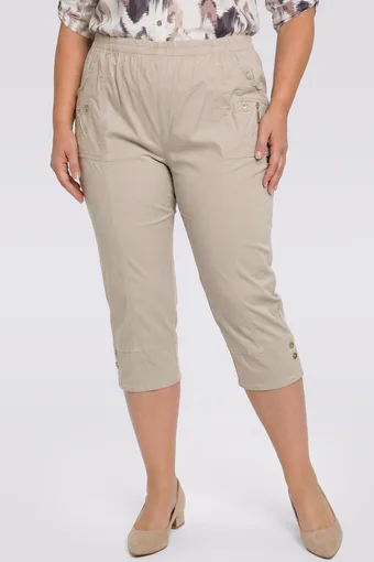 Pantaloni beige a metà polpaccio