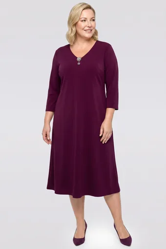 Abito elegante viola con spilla