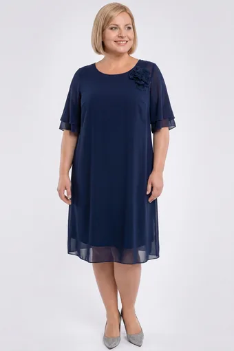 Abito blu navy con un fiore