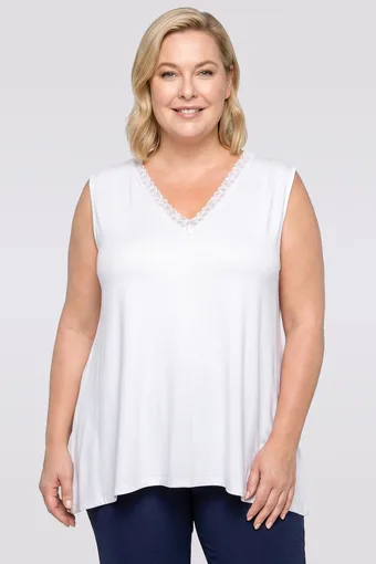 Top bianco con scollo in pizzo