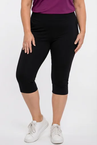 Pantaloni della tuta neri che arrivano sopra il ginocchio
