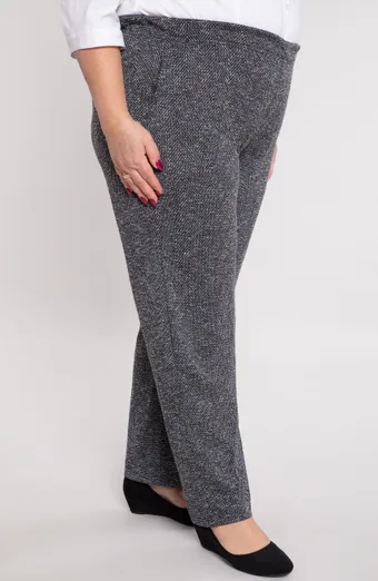 Pantaloni a spina di pesce bianchi e neri