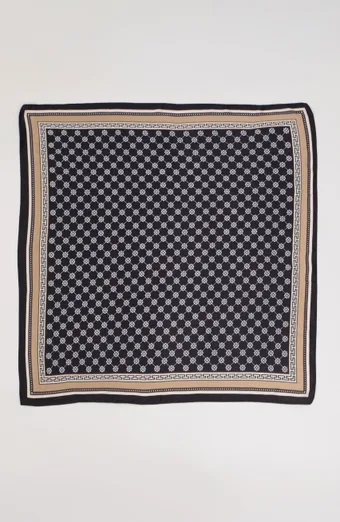 foulard nera con motivo bianco
