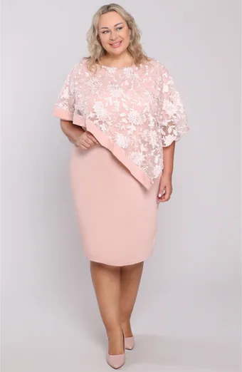 Abito rosa chiaro con poncho asimmetrico