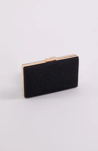 borsa nera con chiusura decorativa