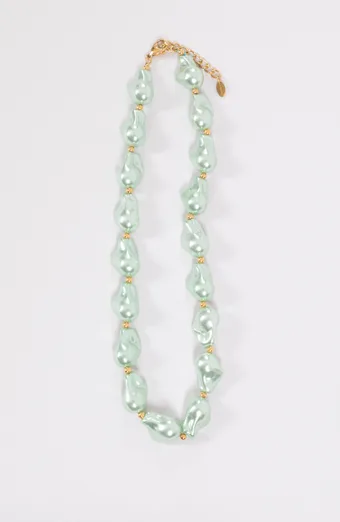 Collana di perle verdi