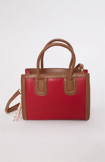 borsa rossa con rifiniture marroni