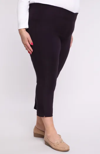 Pantaloni viola lunghi fino a metà polpaccio
