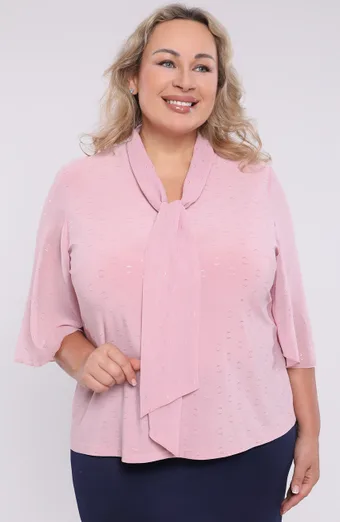 Camicetta rosa con cravatta