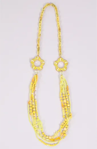 collana lunga gialla con fiori