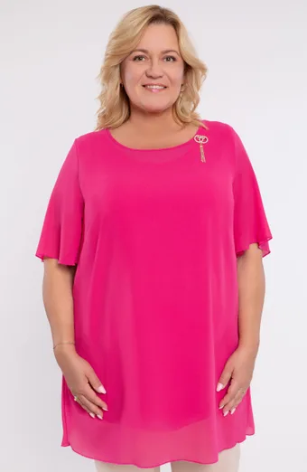 Tunica rosa con spilla