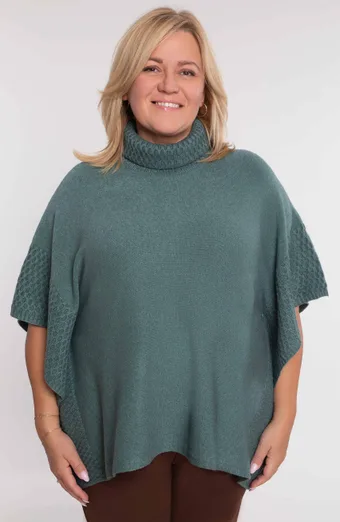 poncho verde con collo alto