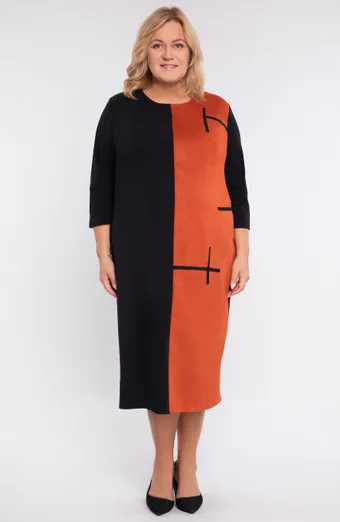 Abito nero con inserto in camoscio rosso