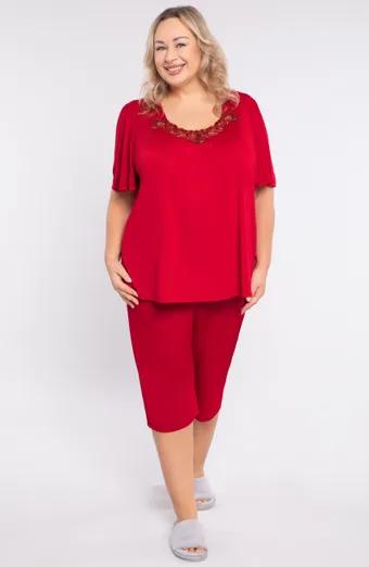 pigiama rosso con pizzo sullo scollo