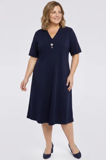 Abito blu navy con spilla