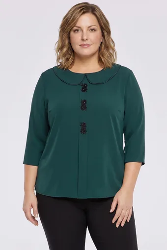 Camicetta verde con ricami decorativi