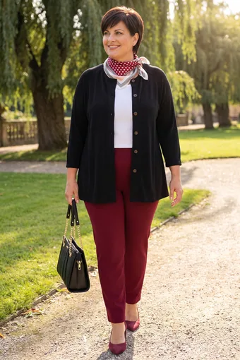 maglione nero caldo con bottoni
