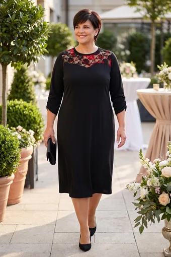 Abito nero con scollo in pizzo e motivi rossi