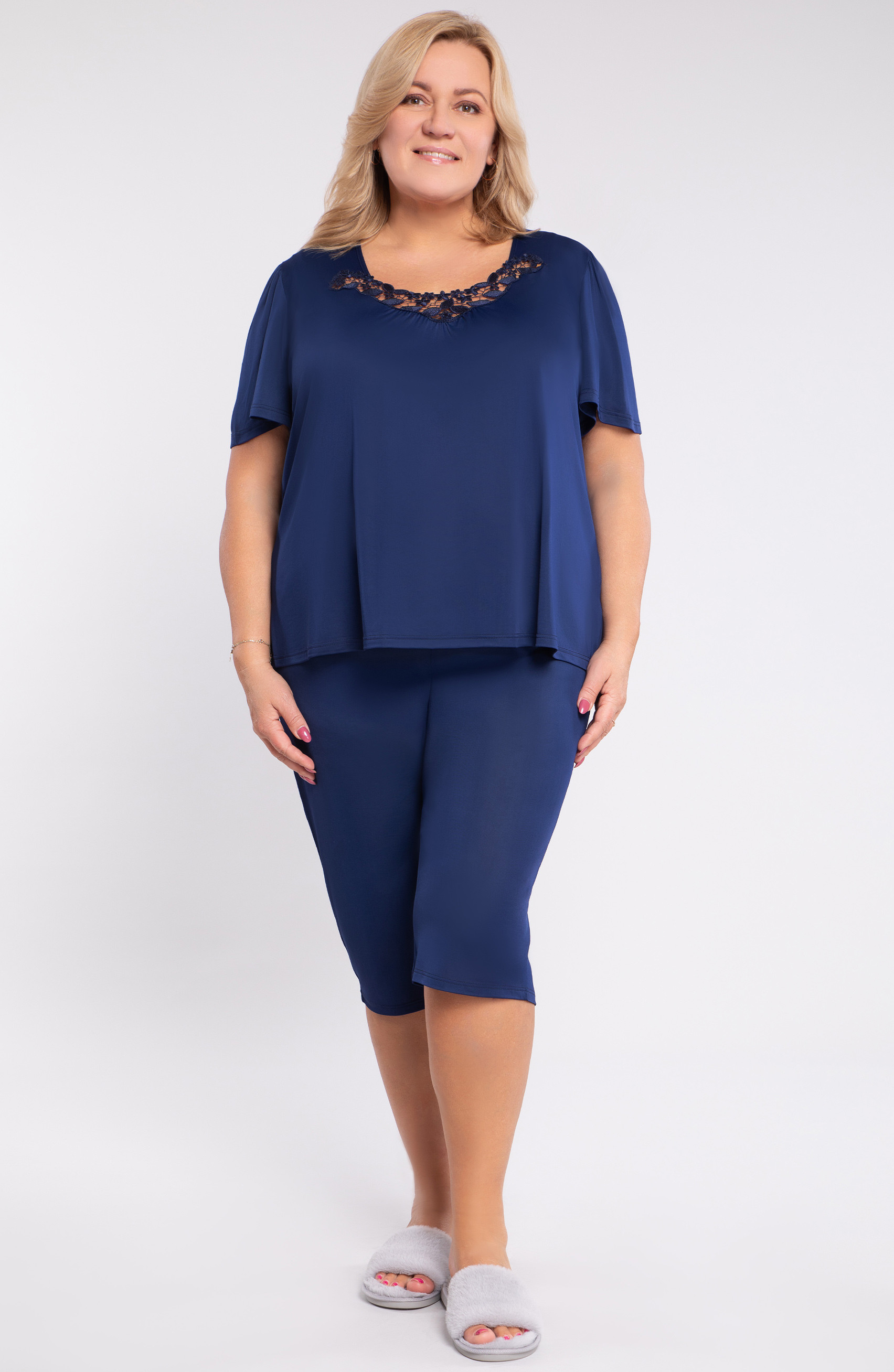 pigiama blu navy con pizzo sullo scollo
