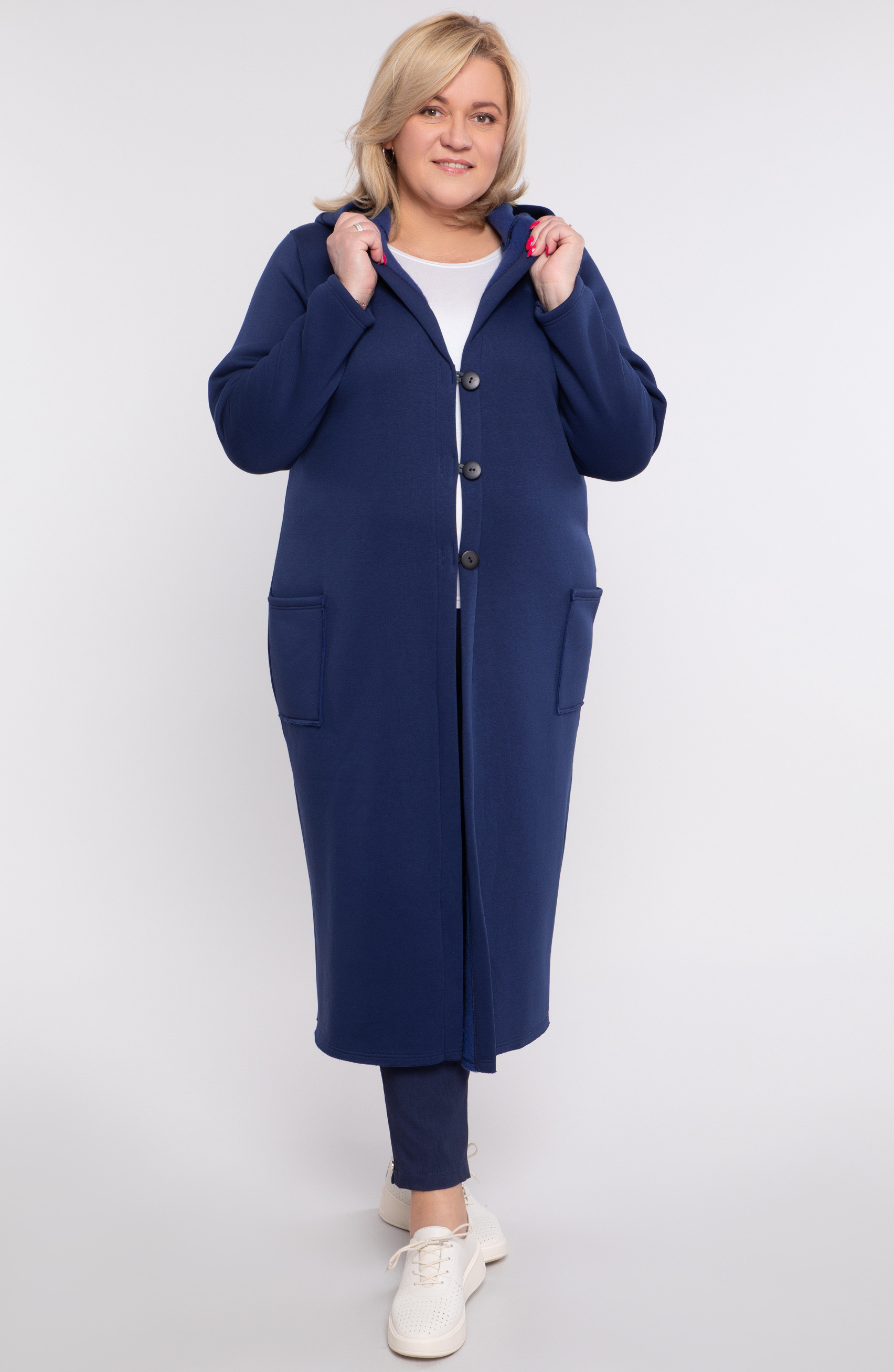 Blusa lunga e calda blu navy con bottoni
