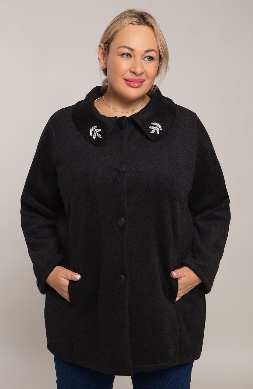 Cappotto nero con colletto decorativo