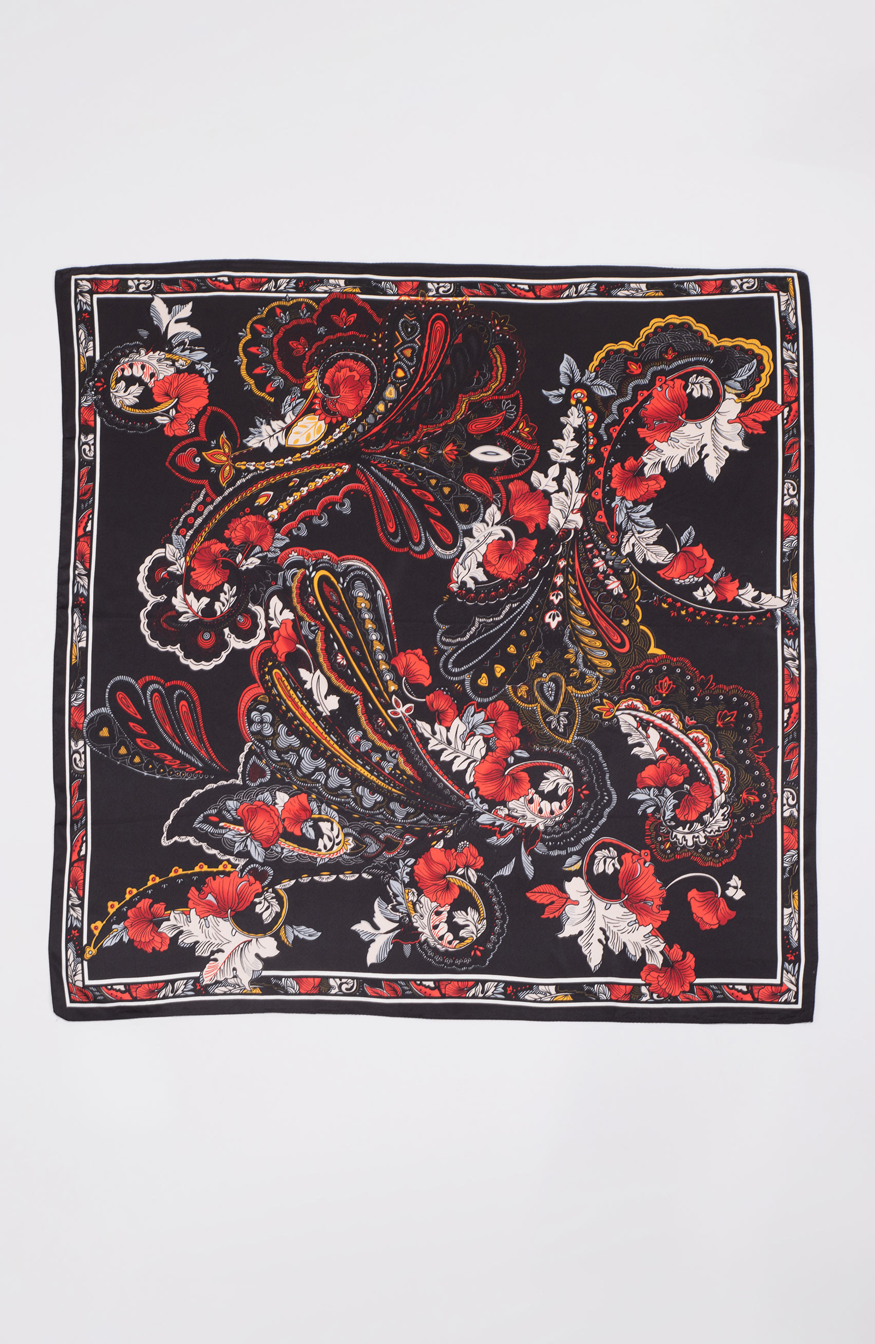 foulard nera con motivi rossi