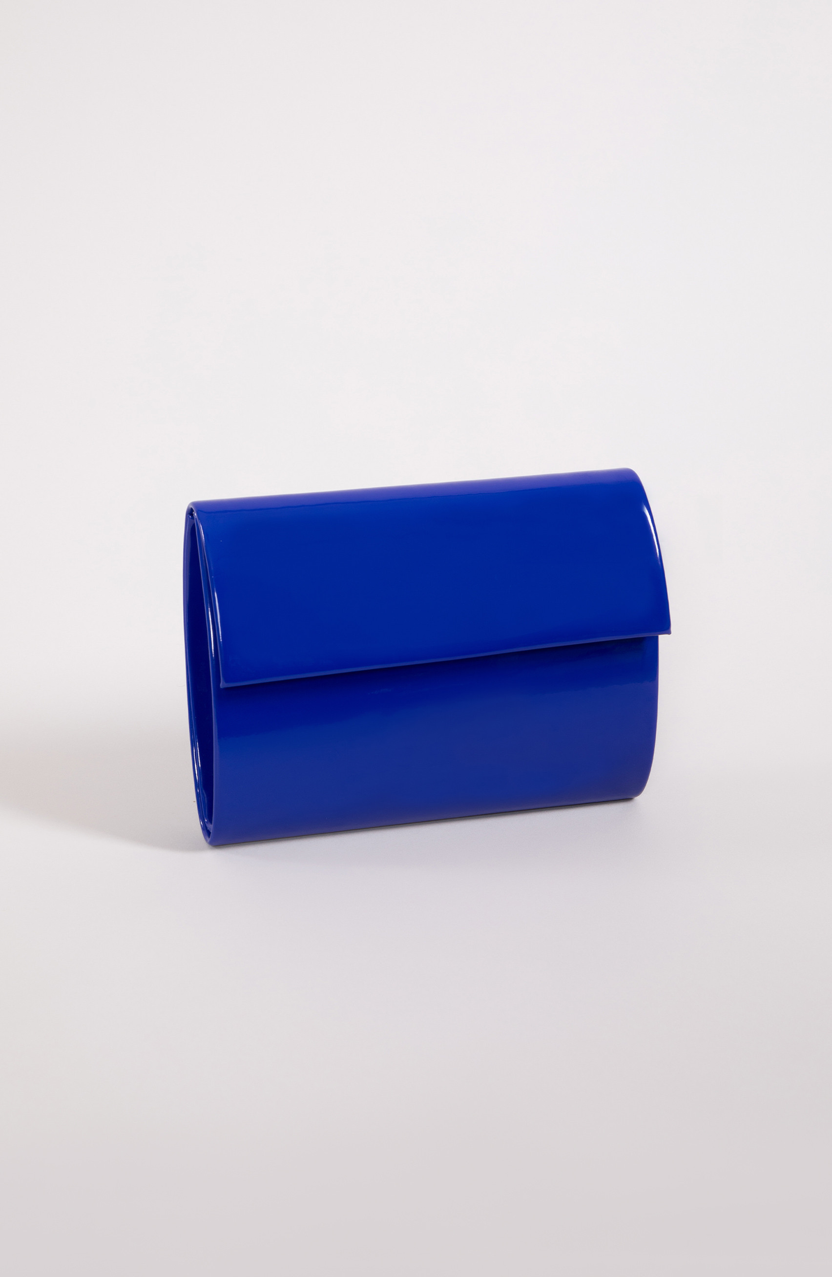 pochette in vernice blu fiordaliso