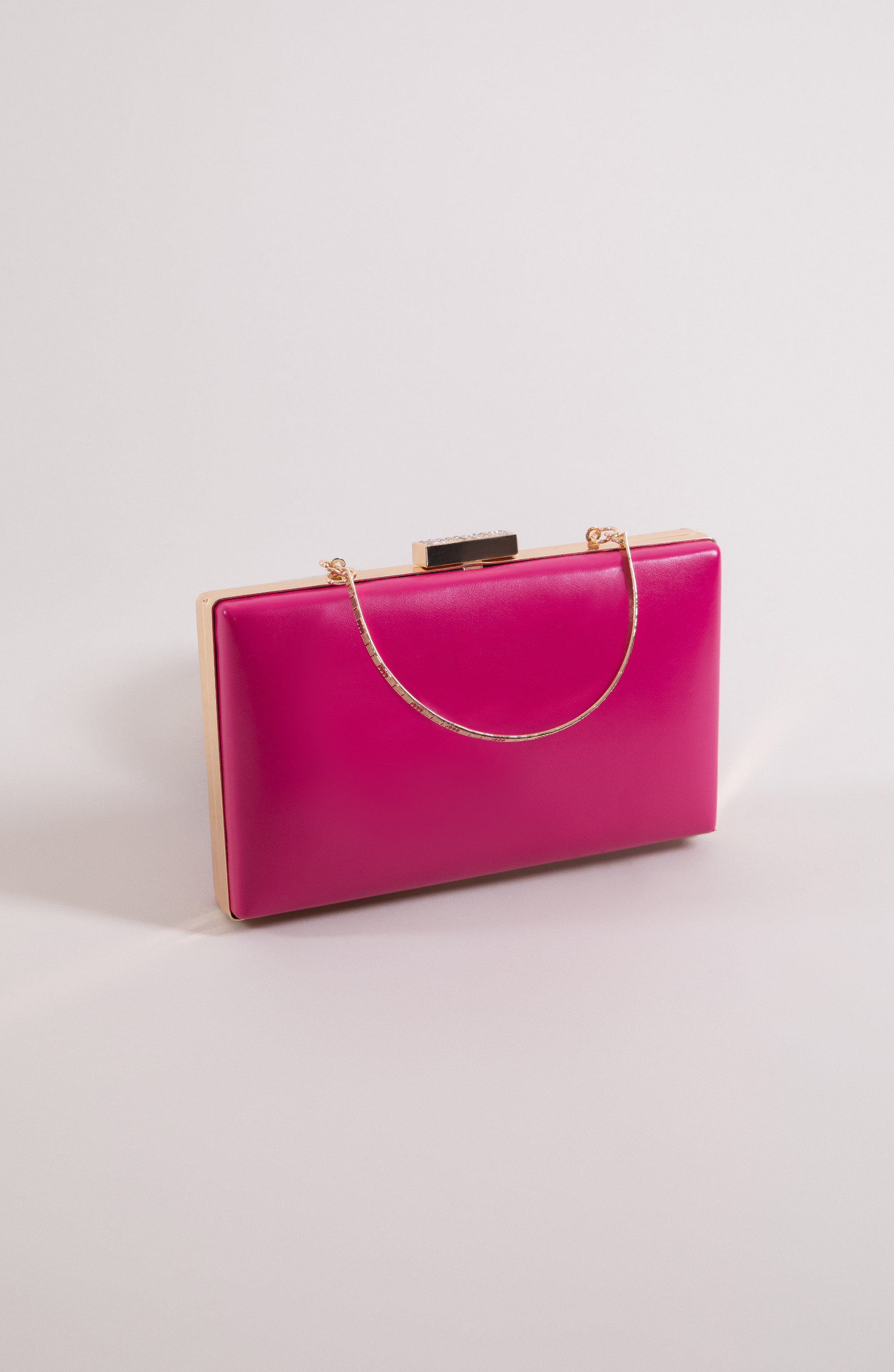 borsa rosa con chiusura decorativa