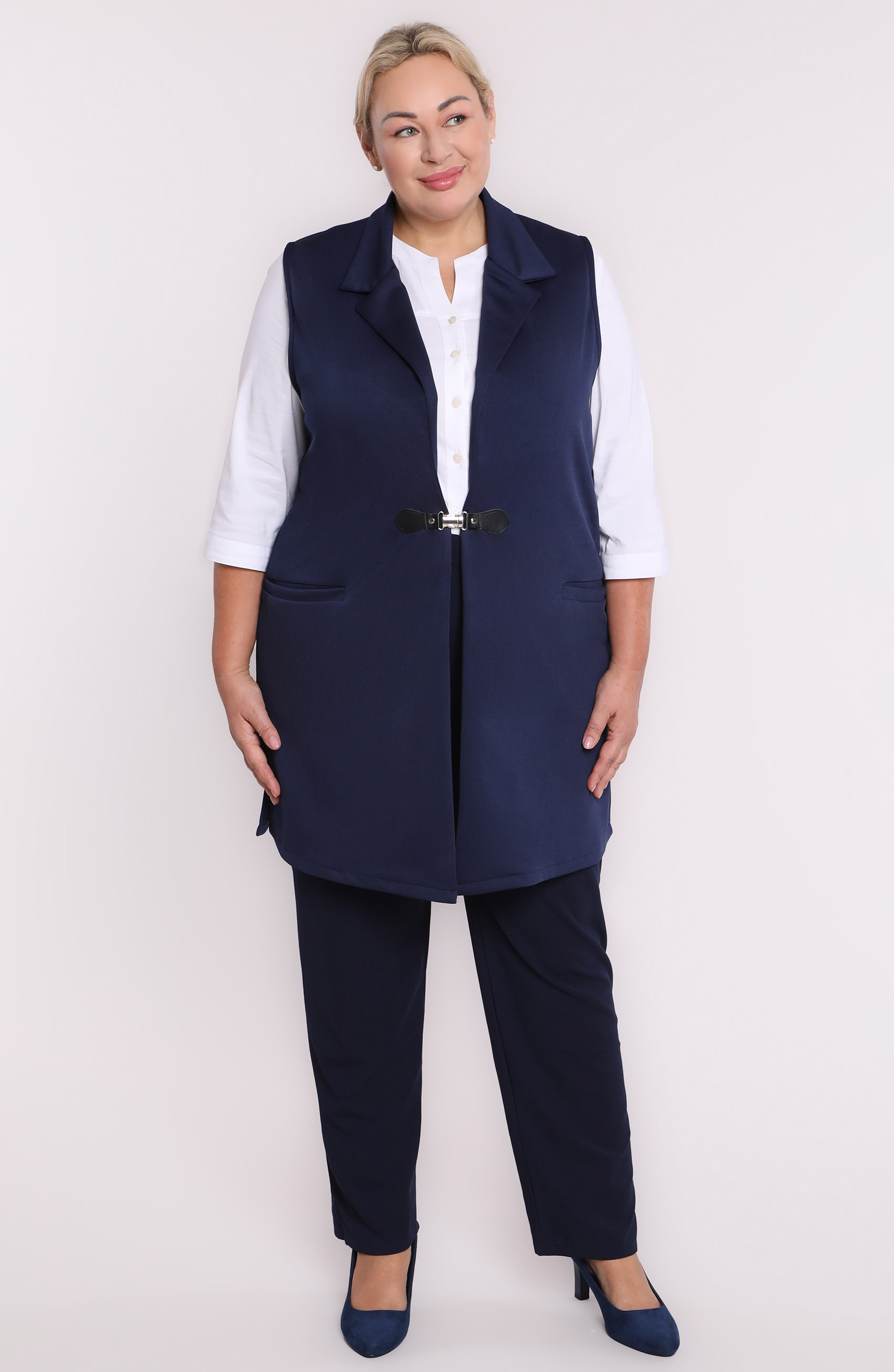 Gilet blu navy con fibbia