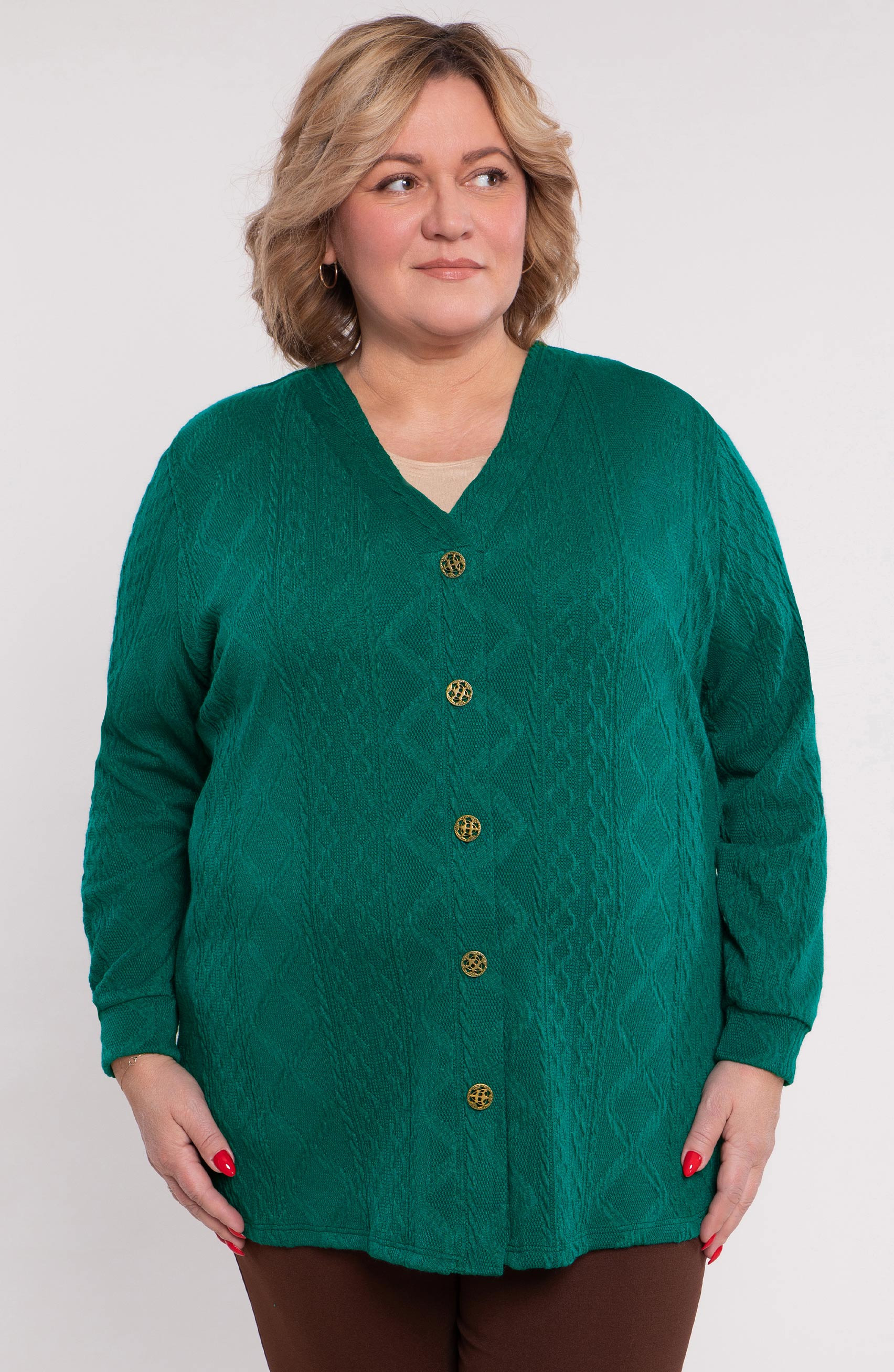 Maglione verde abbottonato