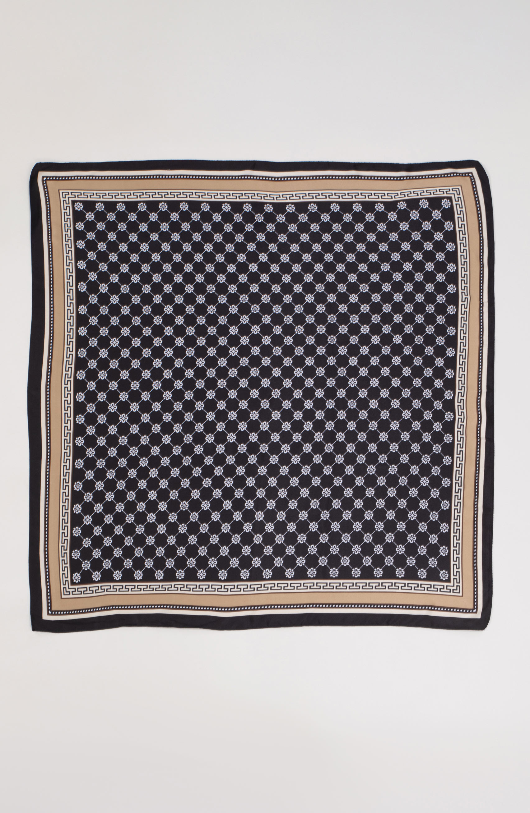 foulard nera con motivo bianco
