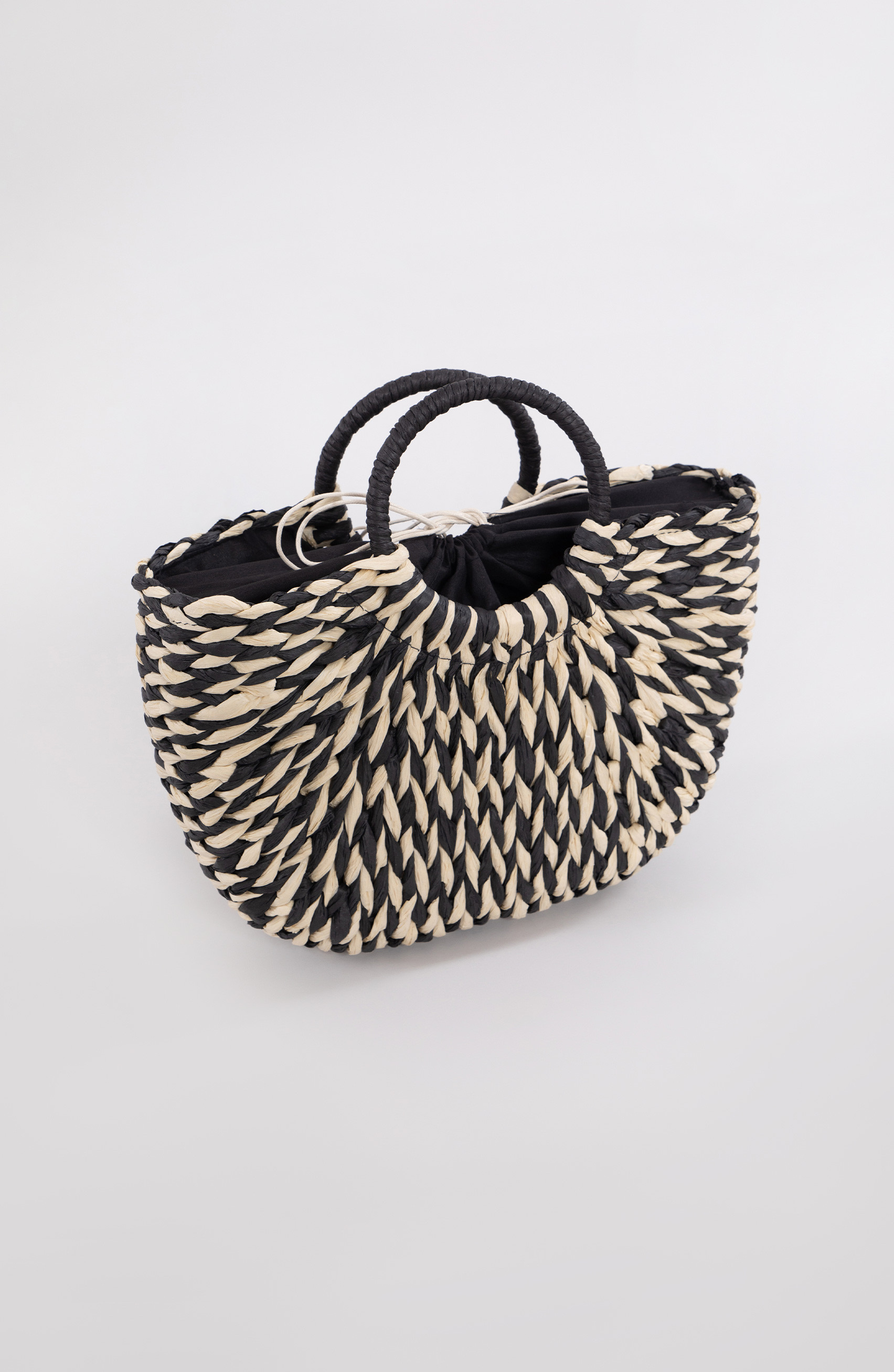 borsa intrecciata nera e beige