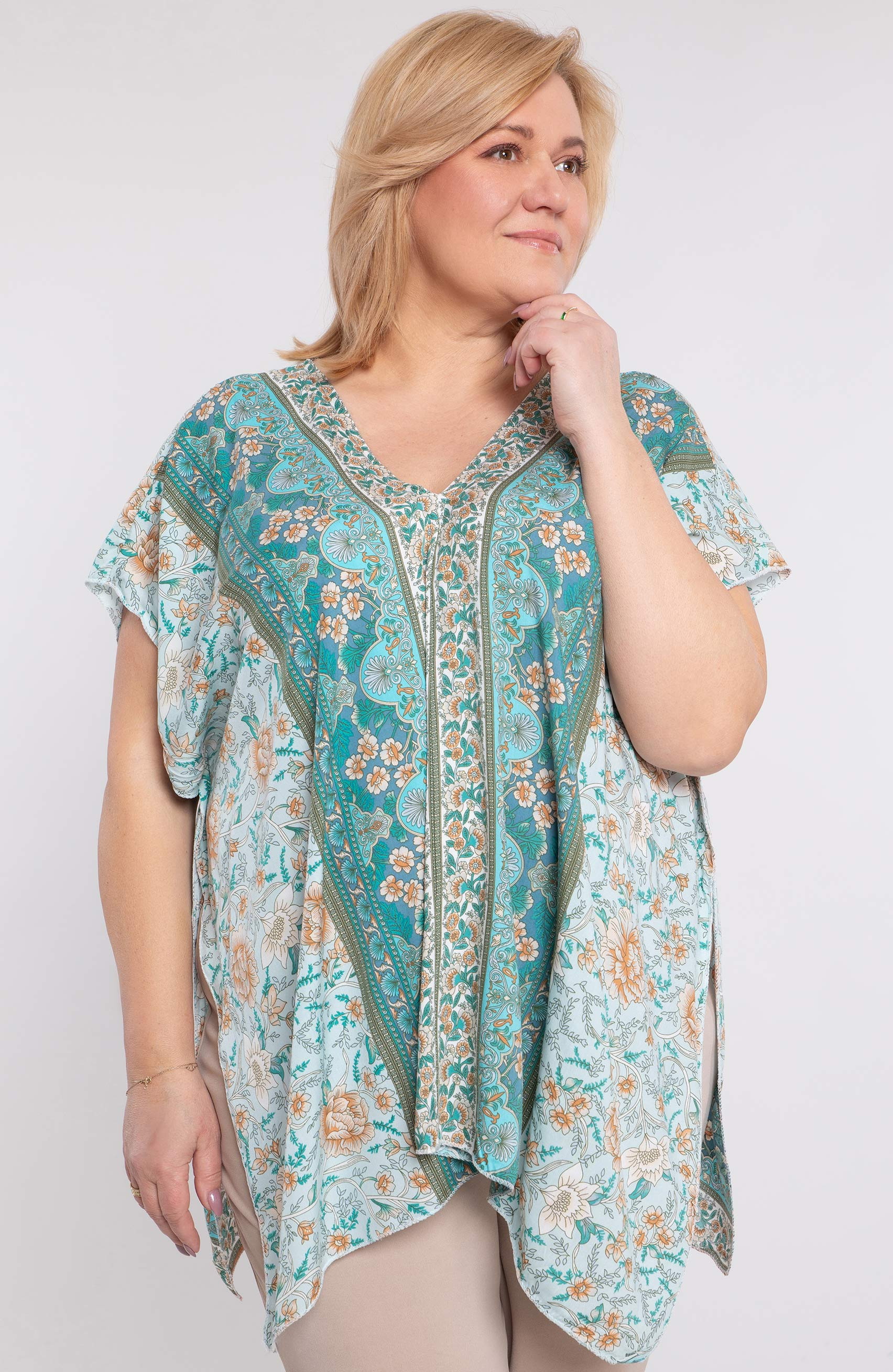 Poncho con fantasia turchese