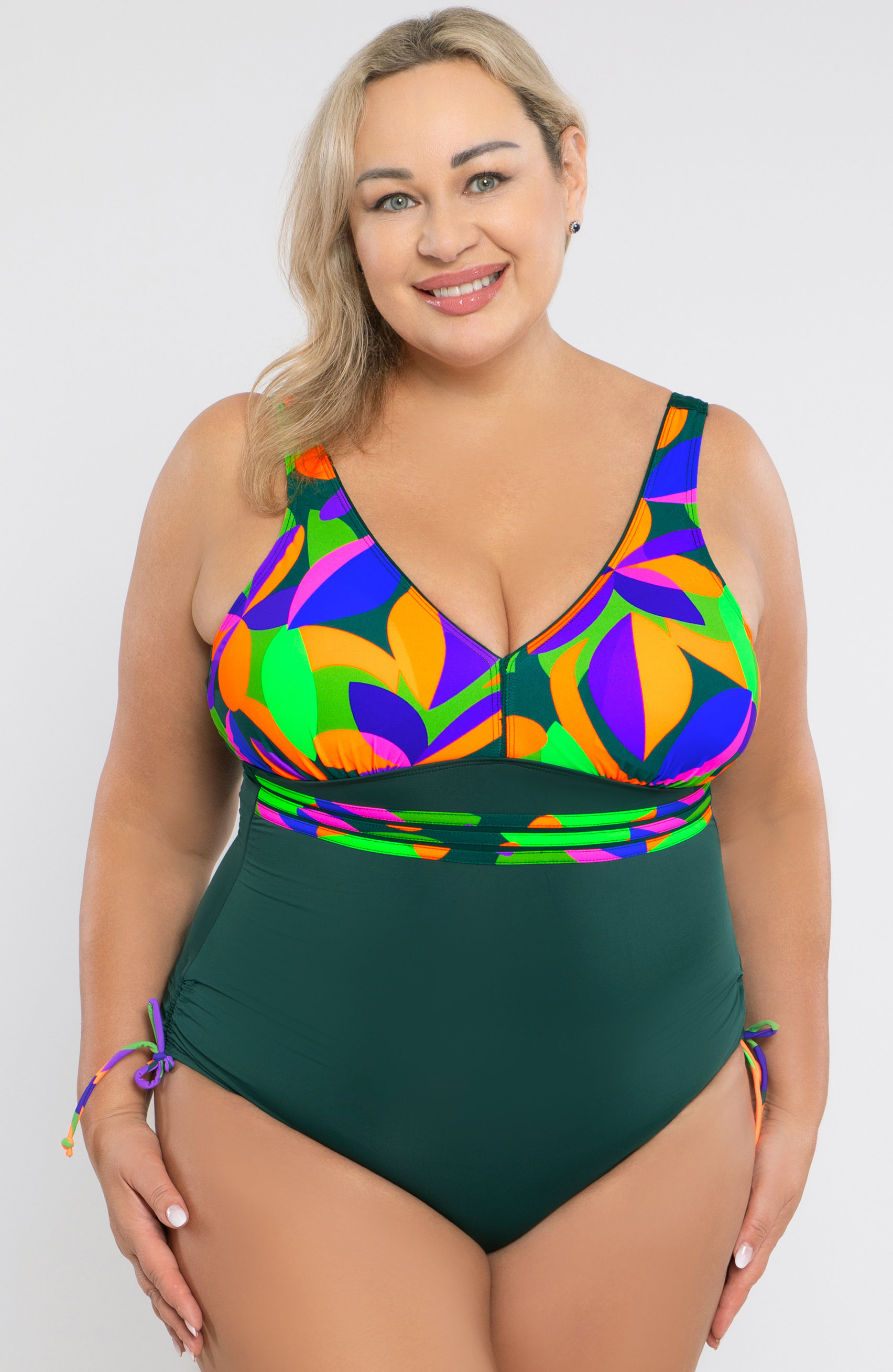 costume da bagno intero con motivi geometrici