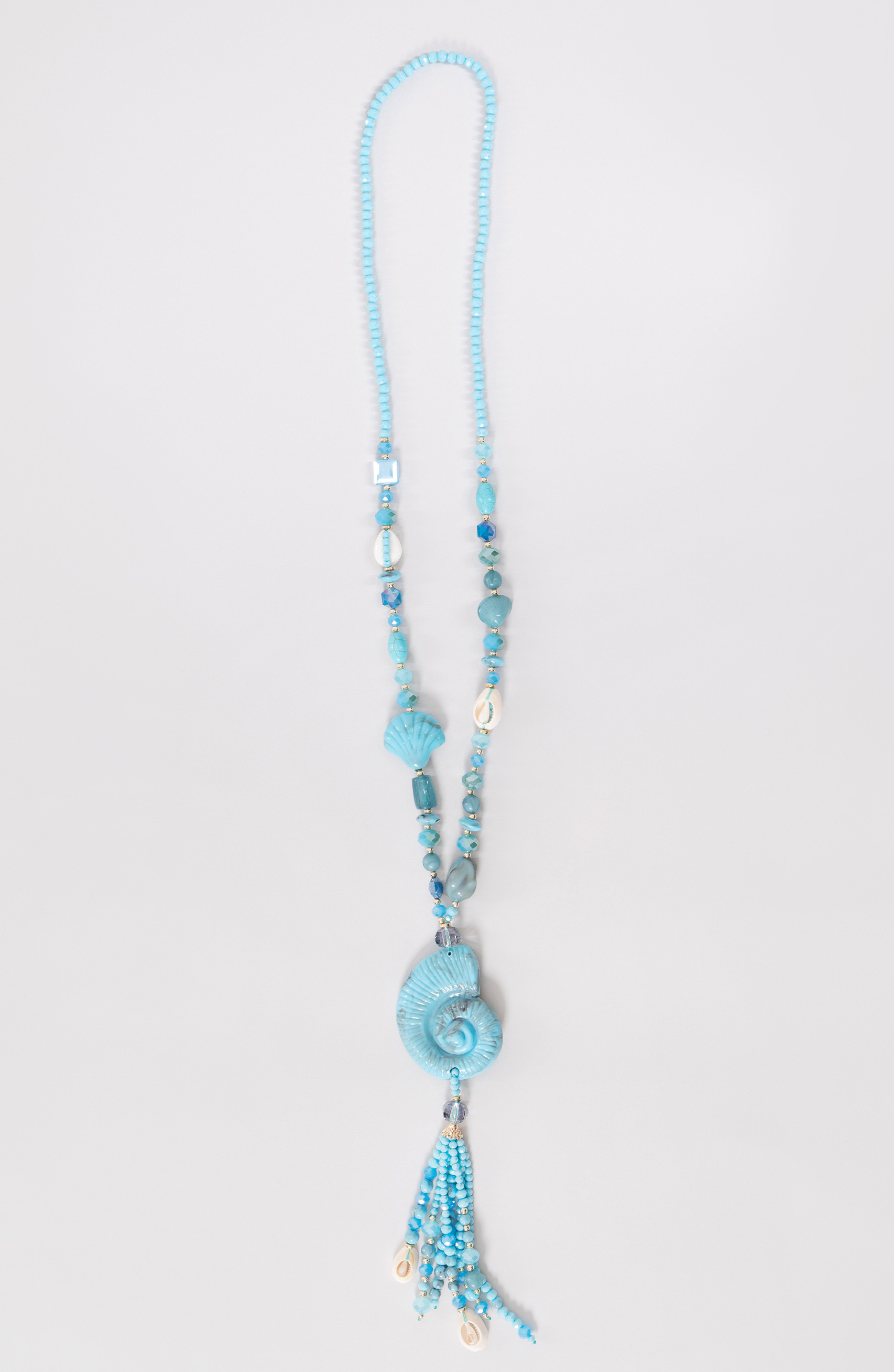 Collana di conchiglie blu