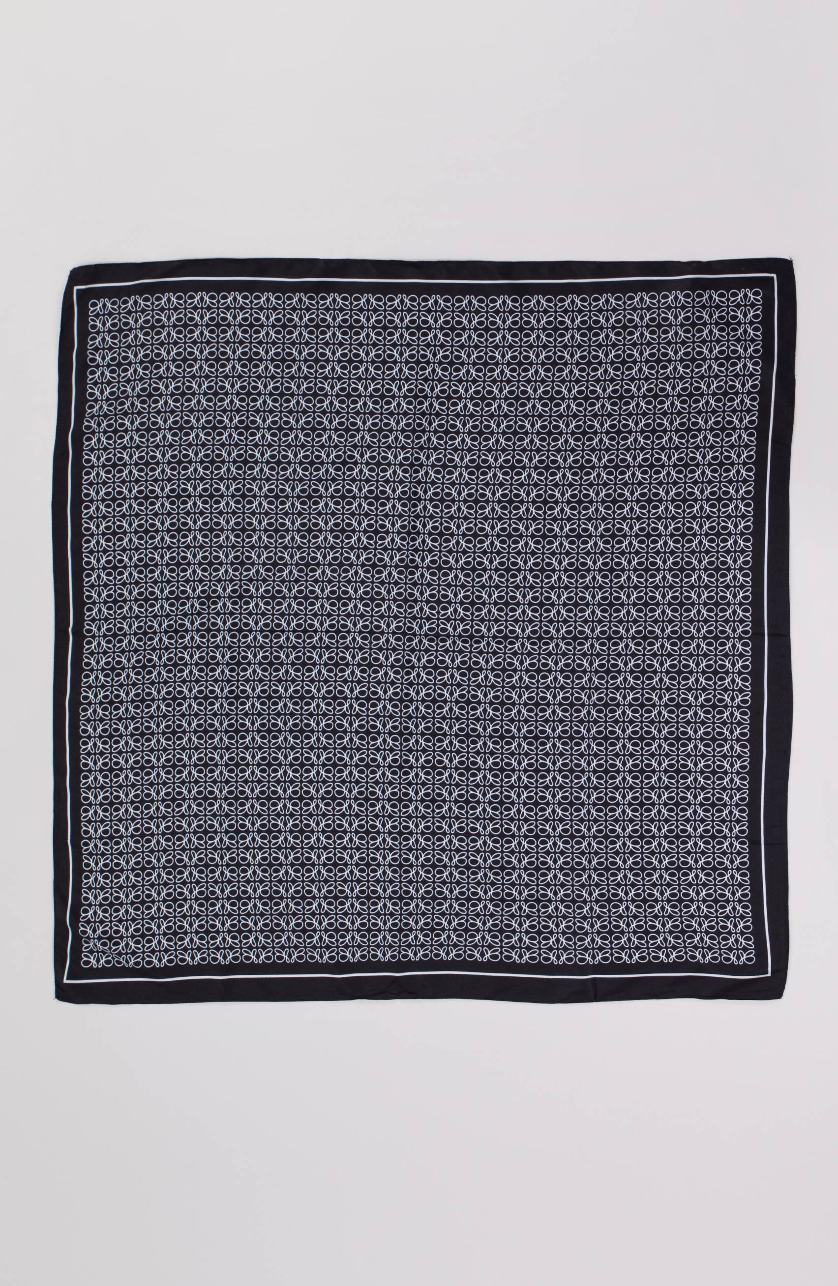 foulard bianca e nera