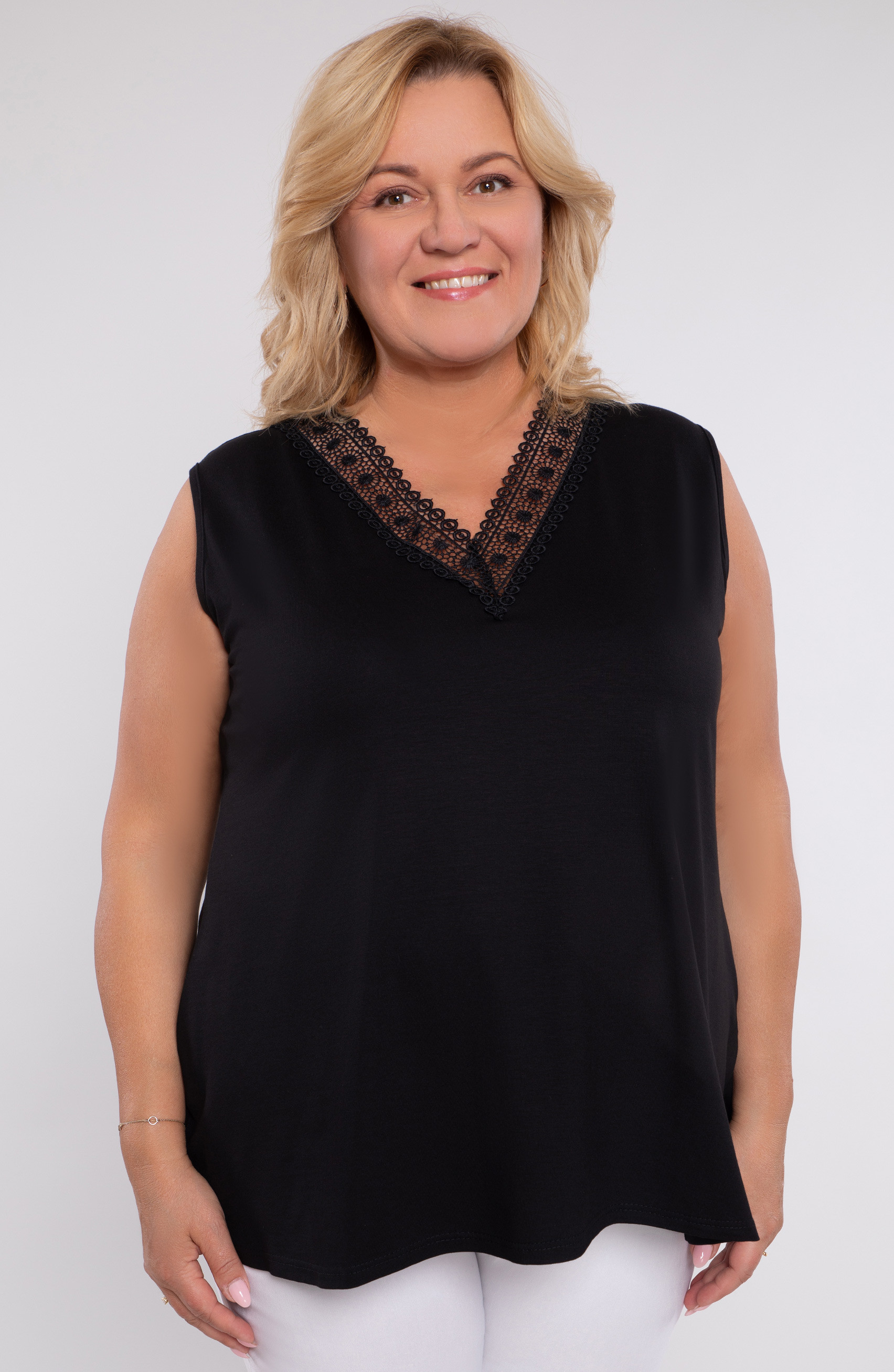 Top nero con pizzo