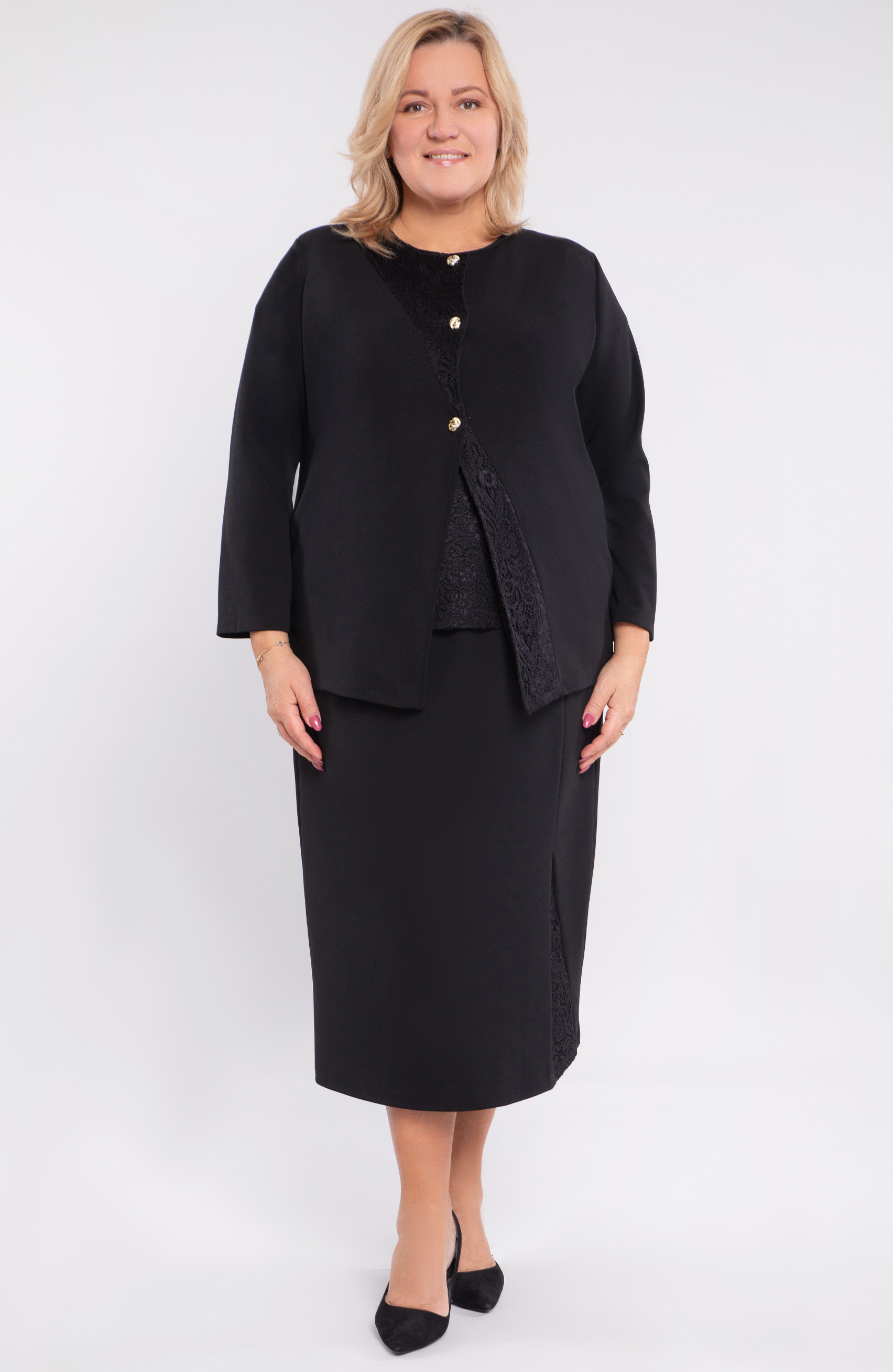 coordinato nero con camicetta in pizzo
