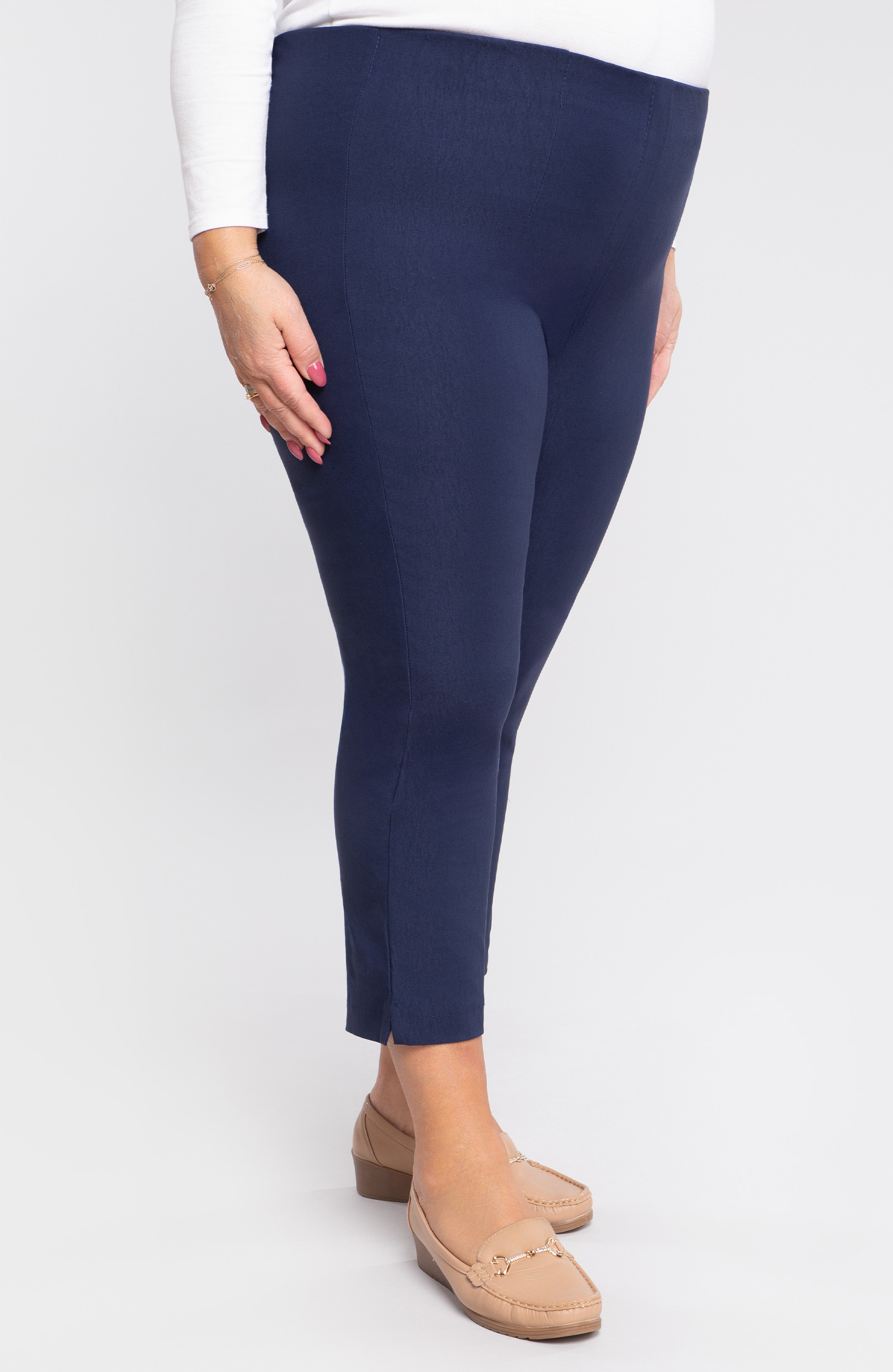 Pantaloni blu navy lunghi fino a metà polpaccio